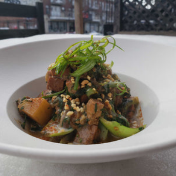 Curry vert au tofu braisé et légumes d'hiver